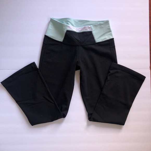 Lululemon Groove Crop - Picture 2 of 5